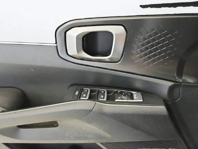 Used 2025 Everlasting Silver Kia EX image 20