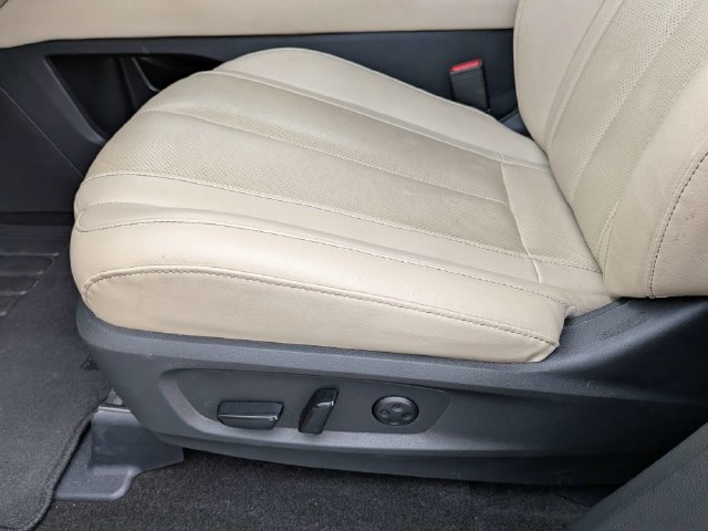 Used 2025 Silver INFINITI LUXE image 18