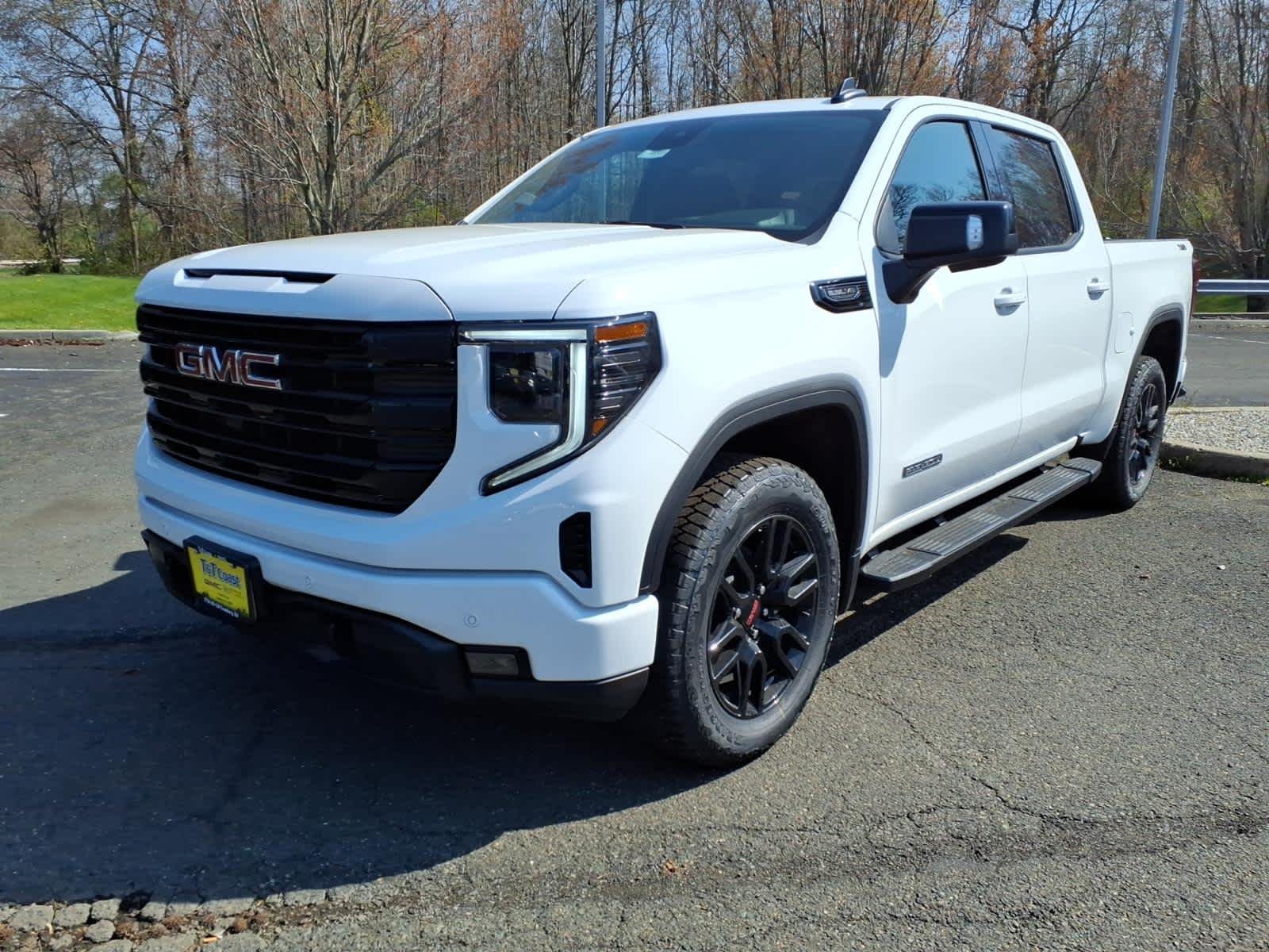 New 2026 Summit White GMC Elevation image 2