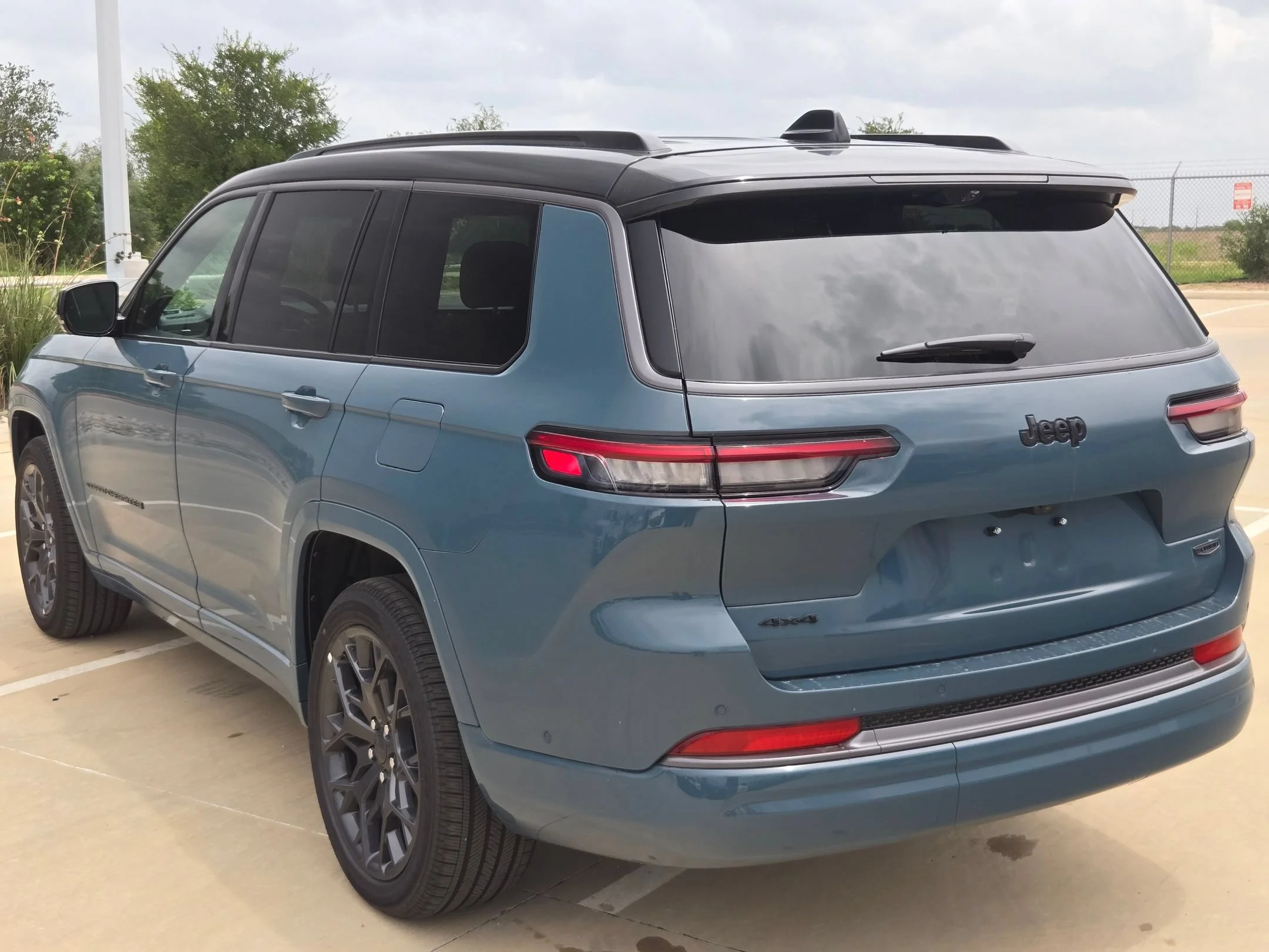 New 2026 Steel Blue Exterior Paint Jeep Summit image 5