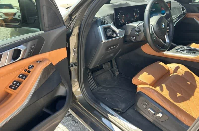 Certified Used 2025 Manhattan Green Metallic BMW xDrive40i image 8