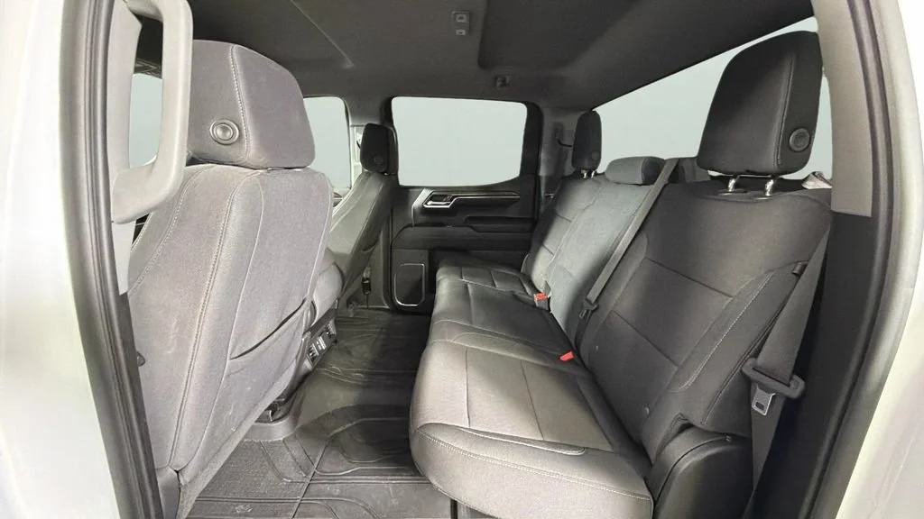 Used 2024 Summit White Chevrolet LT image 28