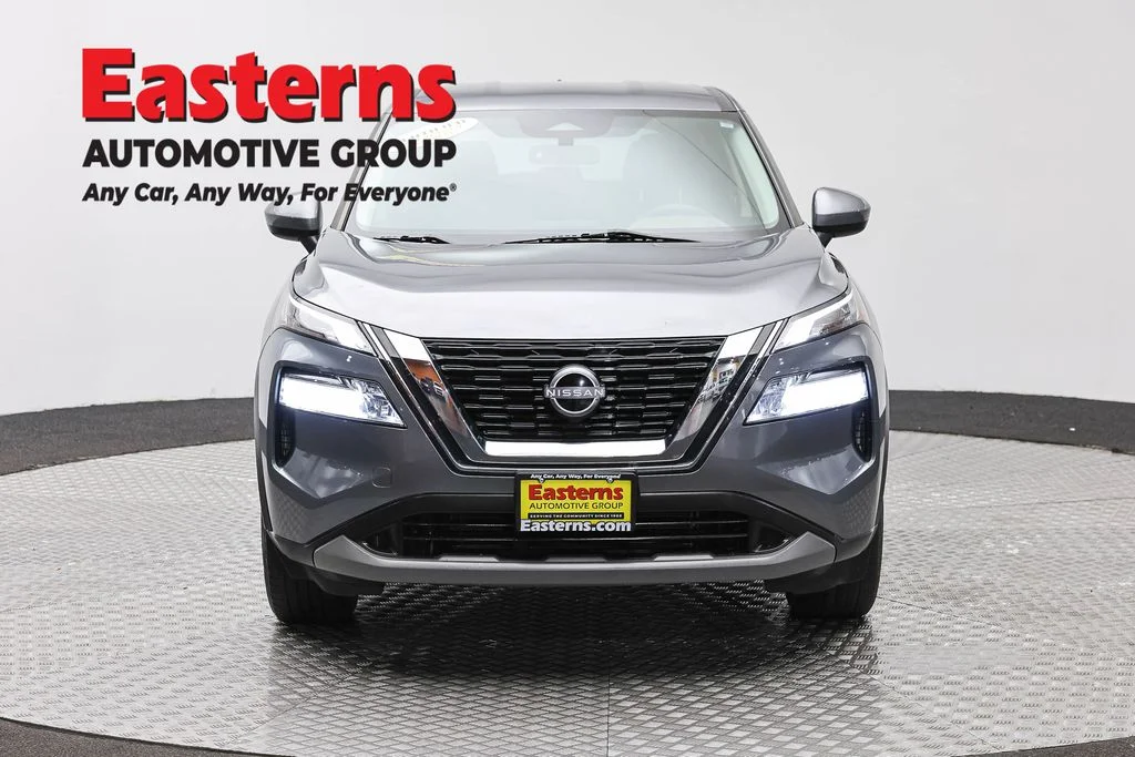 Used 2023 Gray Nissan SV image 2