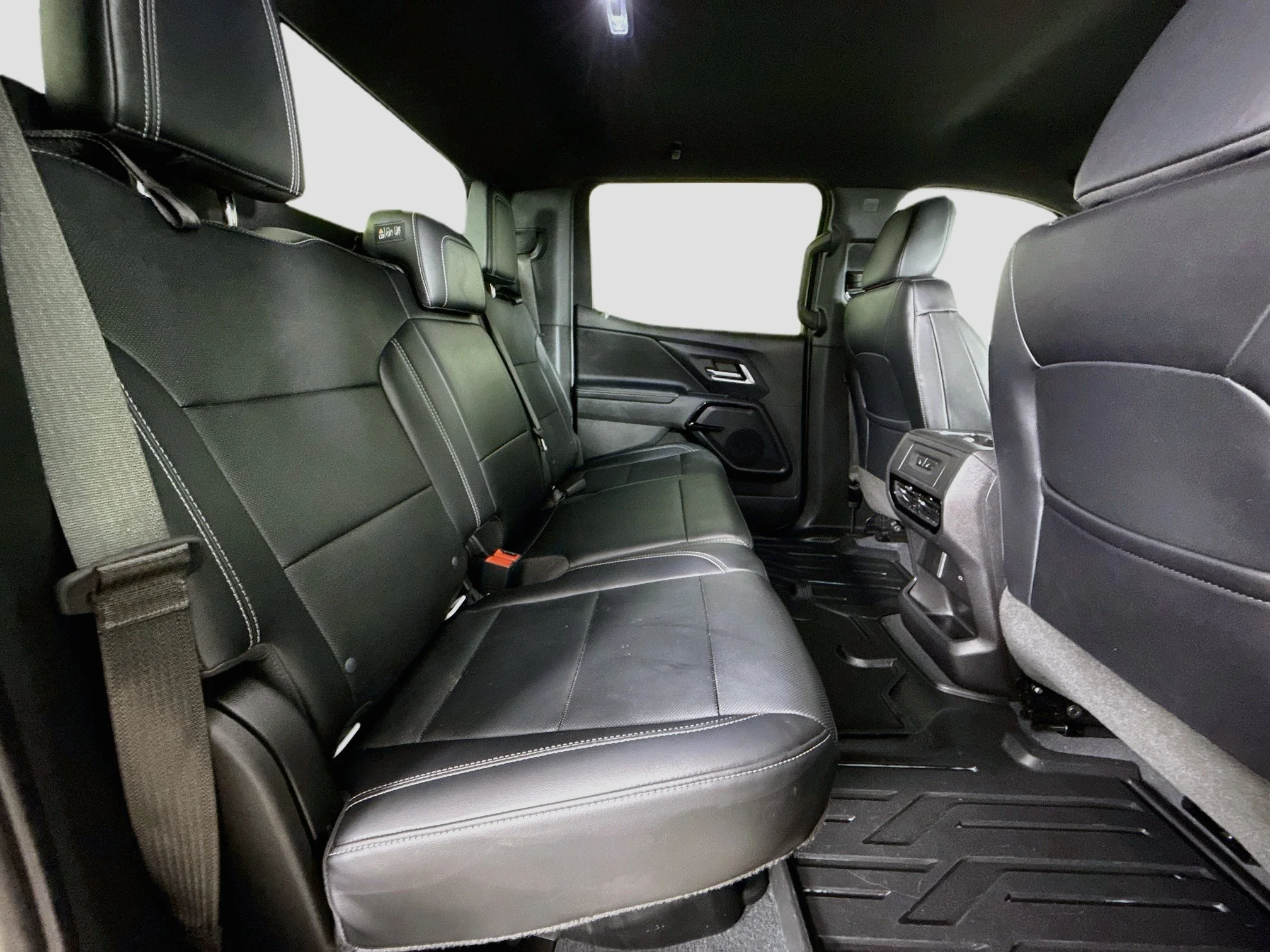 Used 2025 Summit White Chevrolet LT - Extended Range image 29