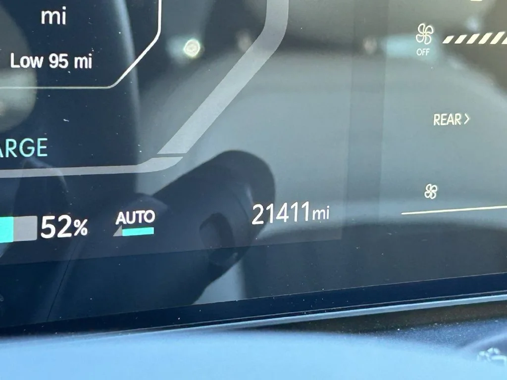 Used 2024 Snow White Pearl Kia GT-Line image 29