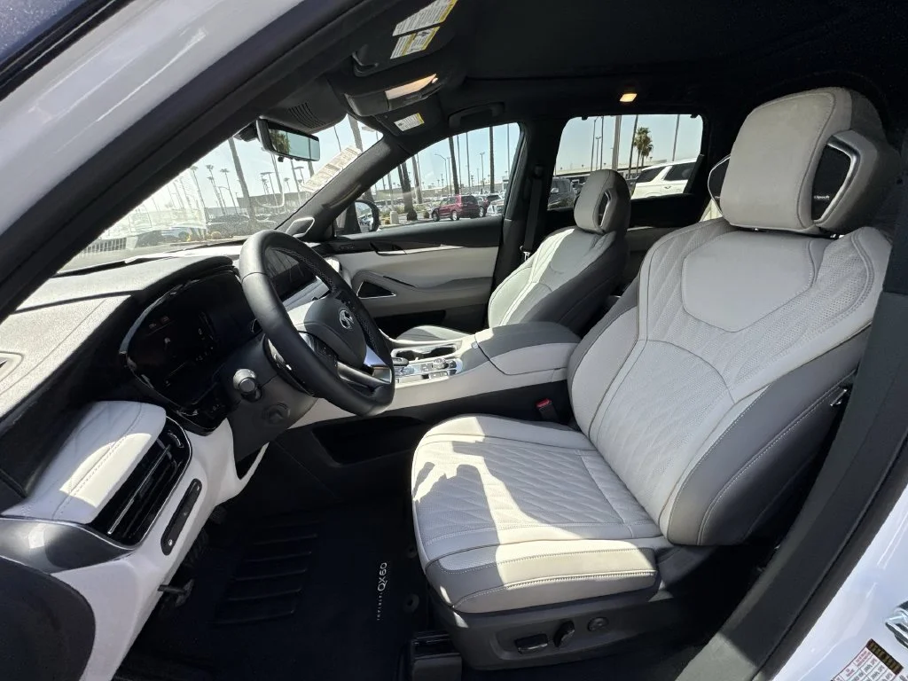 New 2027 2T RAD WHT INFINITI Autograph AWD image 10