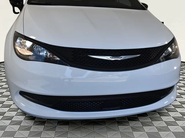 New 2027 Bright White Clear-Coat Exterior Paint Chrysler LX image 10
