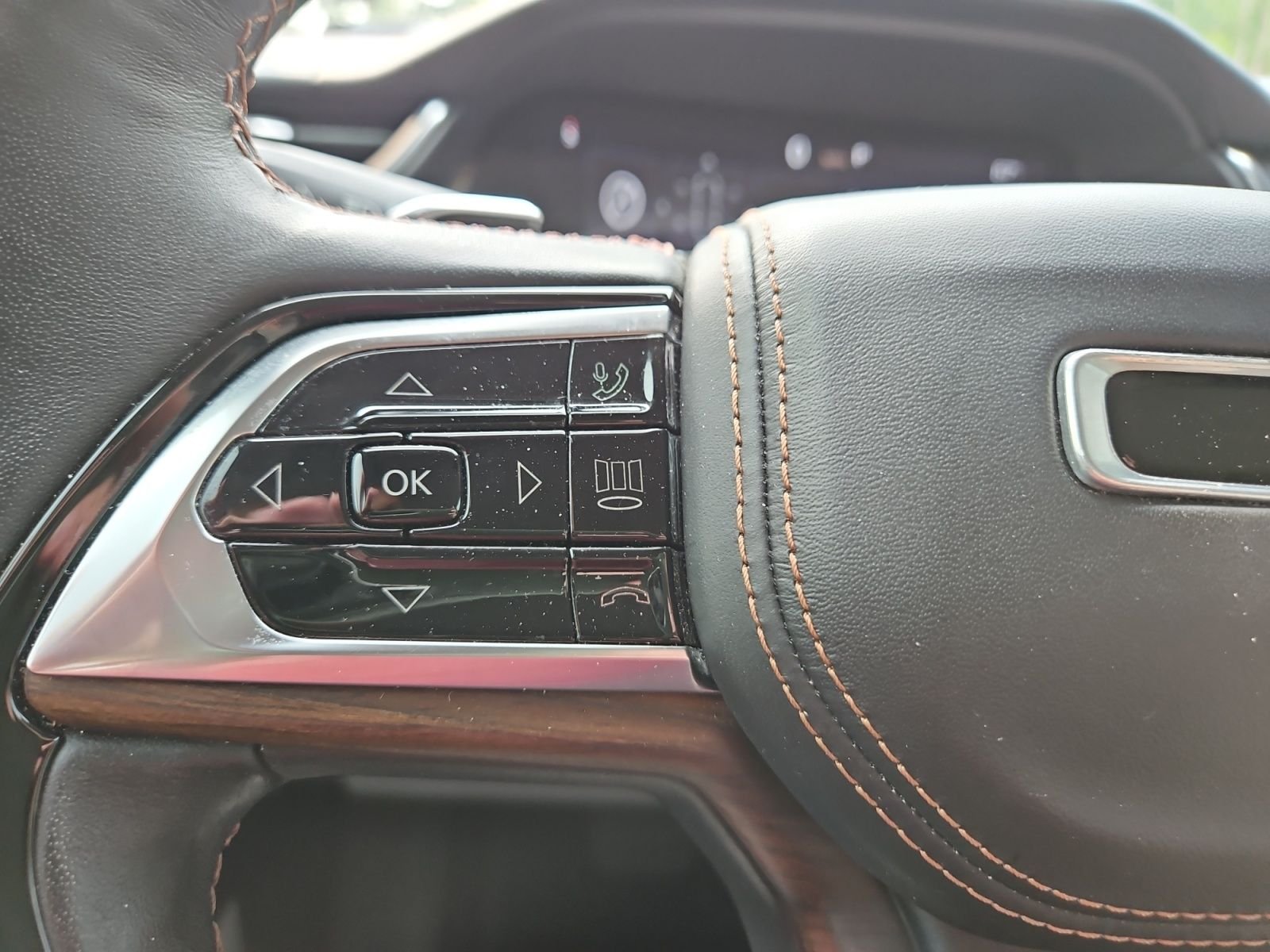 Used 2022 White Jeep Summit image 25