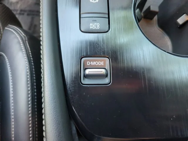 Used 2021 Silver Nissan Platinum image 27