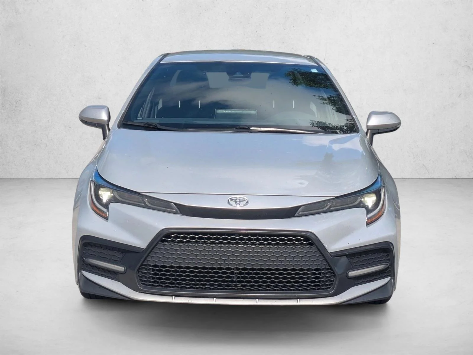 Used 2021 Classic Silver Metallic Toyota SE image 2