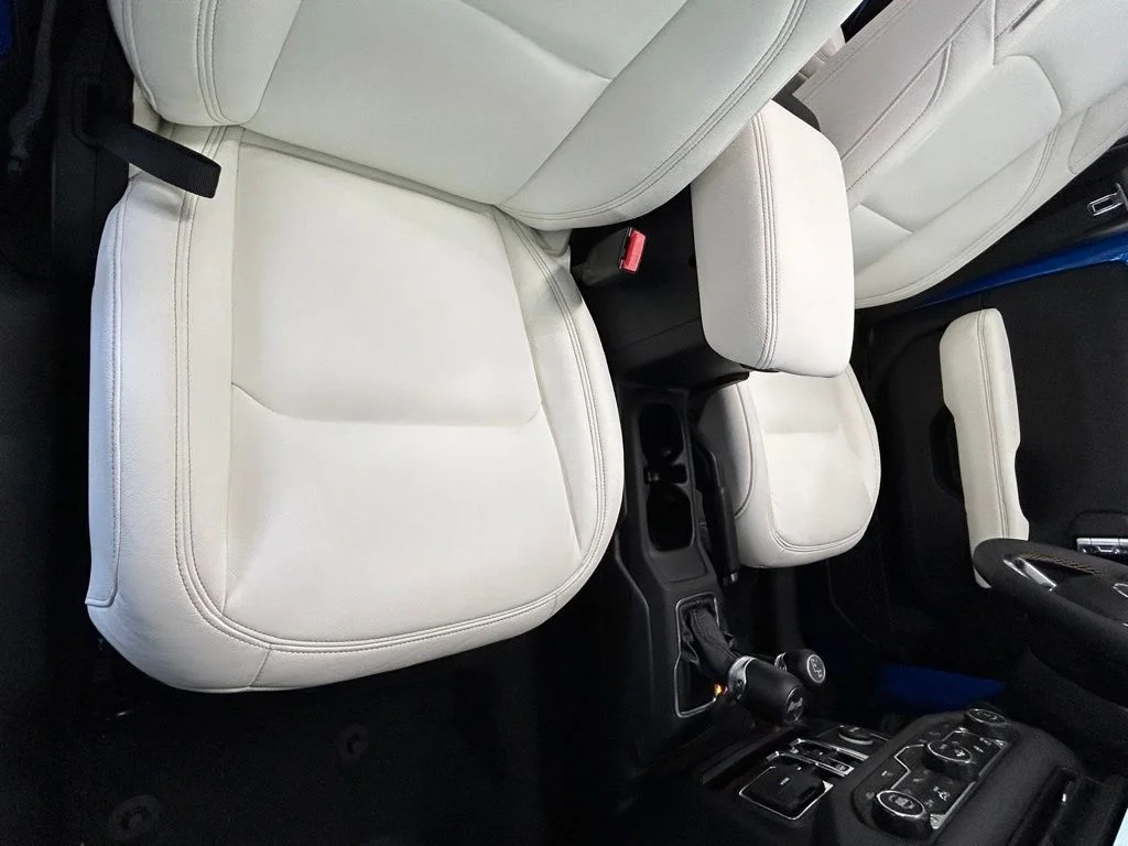Used 2024 Blue Jeep Sahara image 21