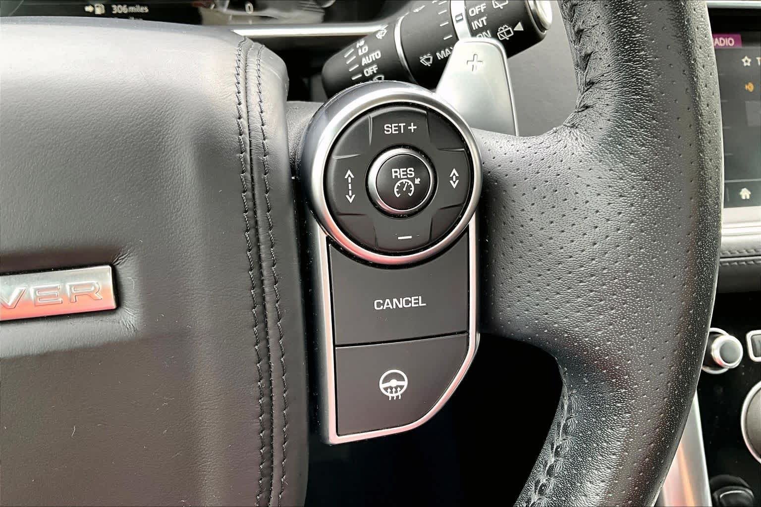 Used 2017 Santorini Black Land Rover HSE Dynamic image 22