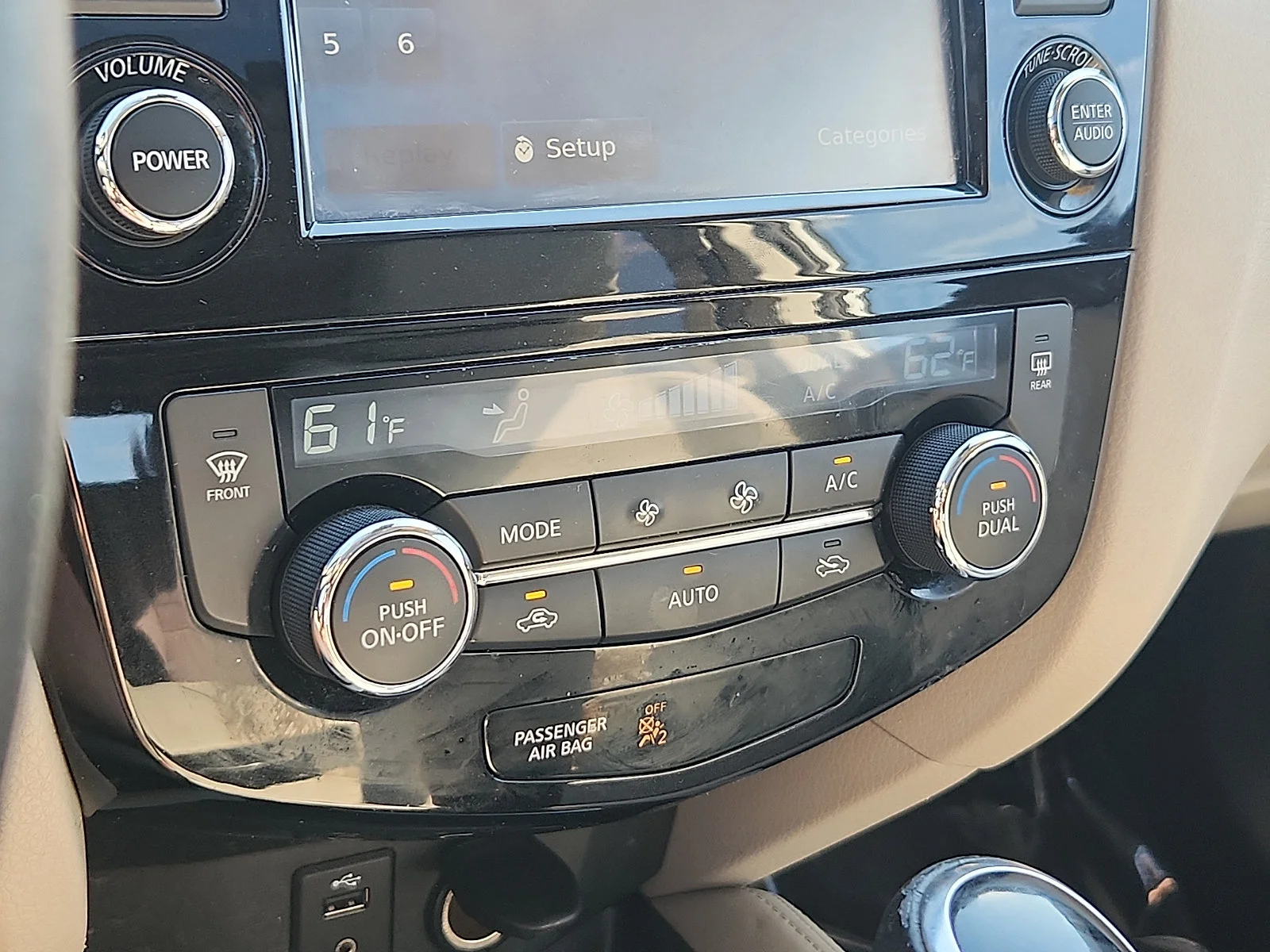 Used 2018 White Nissan SL image 16