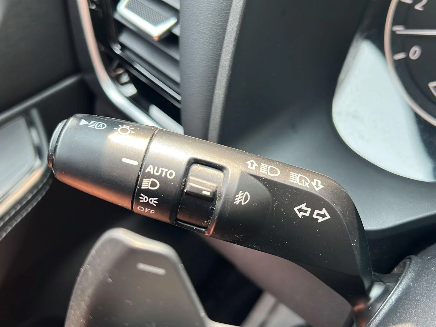 Used 2022 Brilliant Silver Metallic Nissan SL image 9