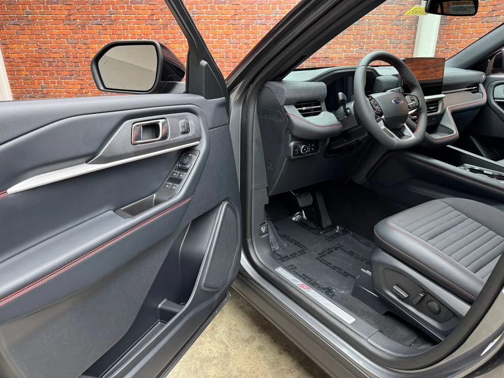 New 2026 Carbonized Gray Metallic Ford ST-Line image 10