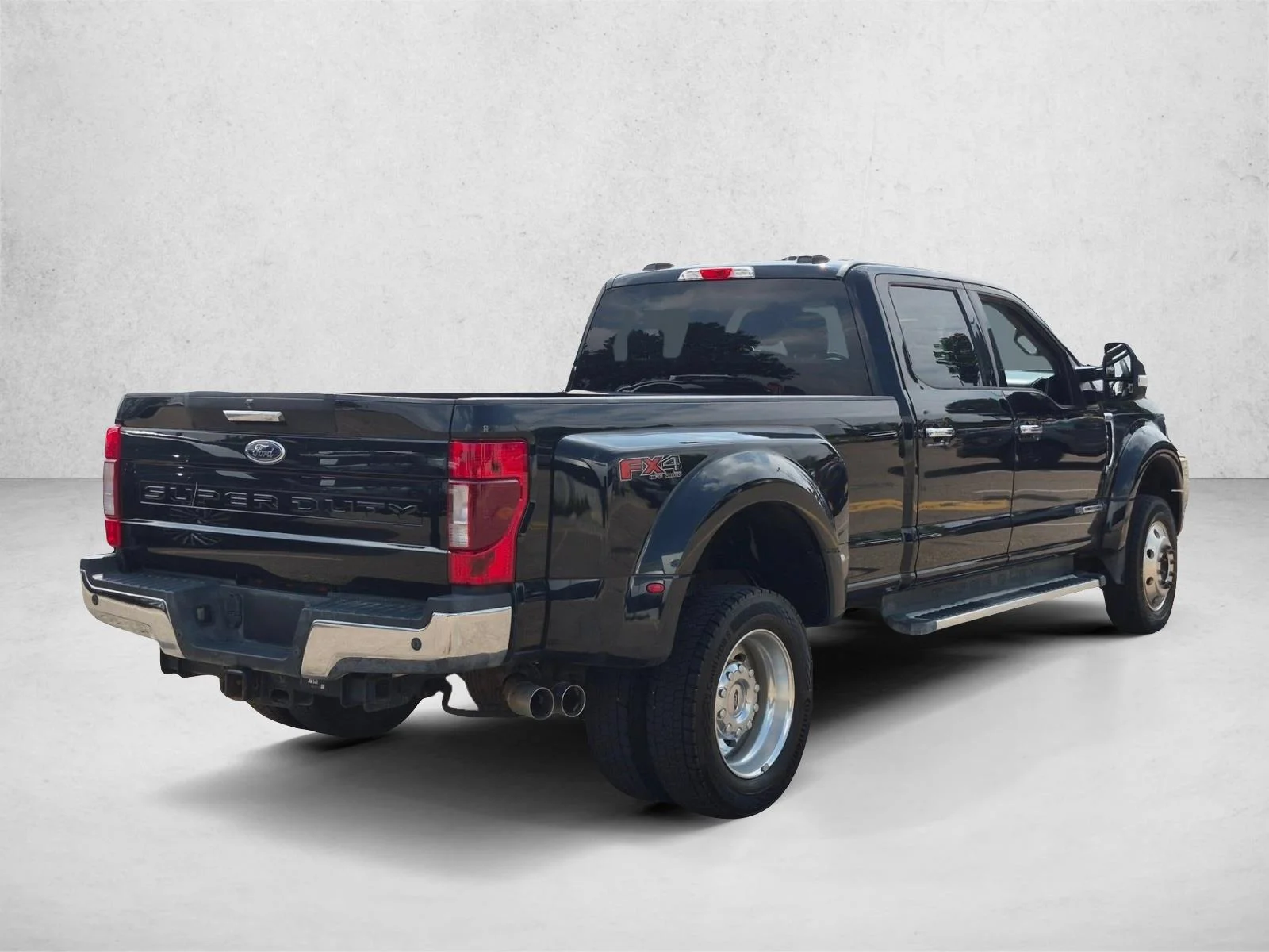 Certified Used 2022 Agate Black Metallic Ford XLT image 5