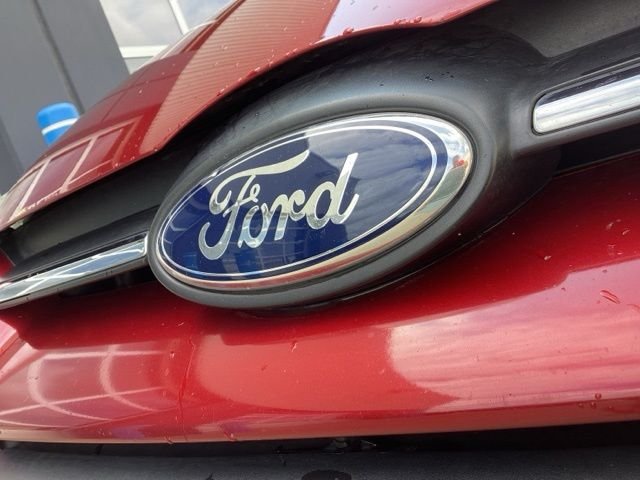 Used 2014 Red Ford SE image 4