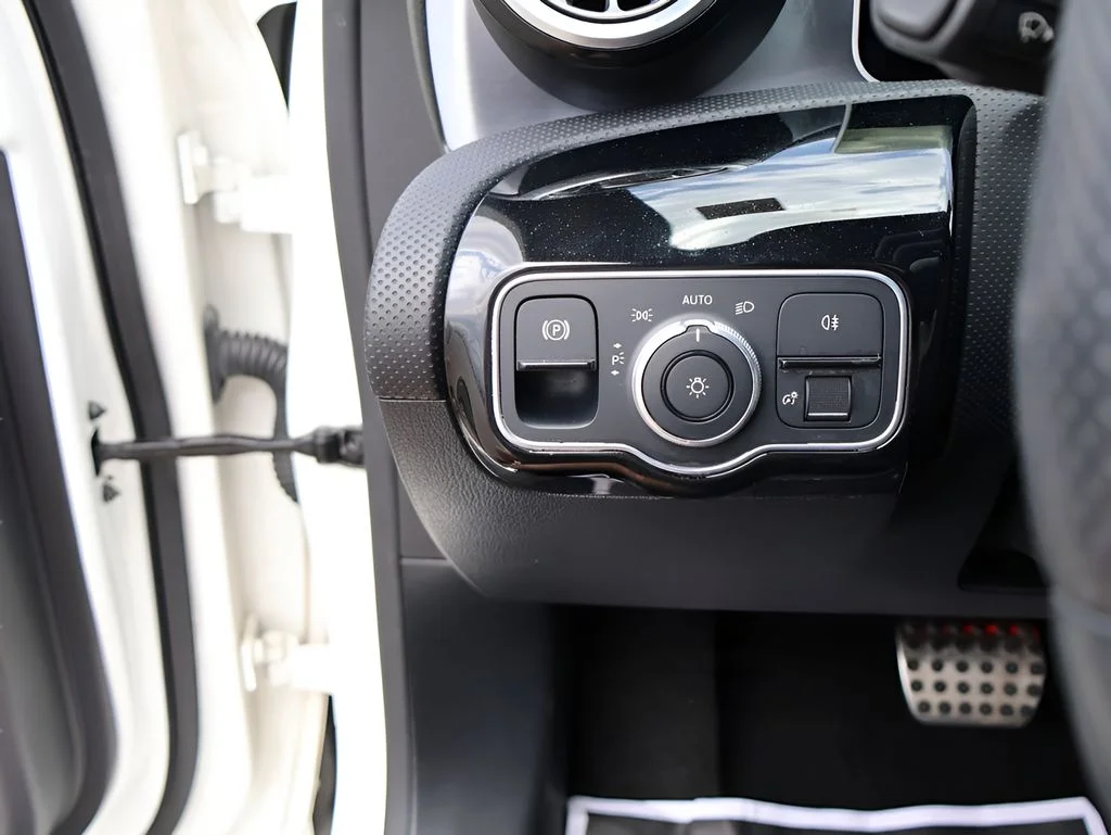 Used 2020 Polar White Mercedes-Benz Base image 39