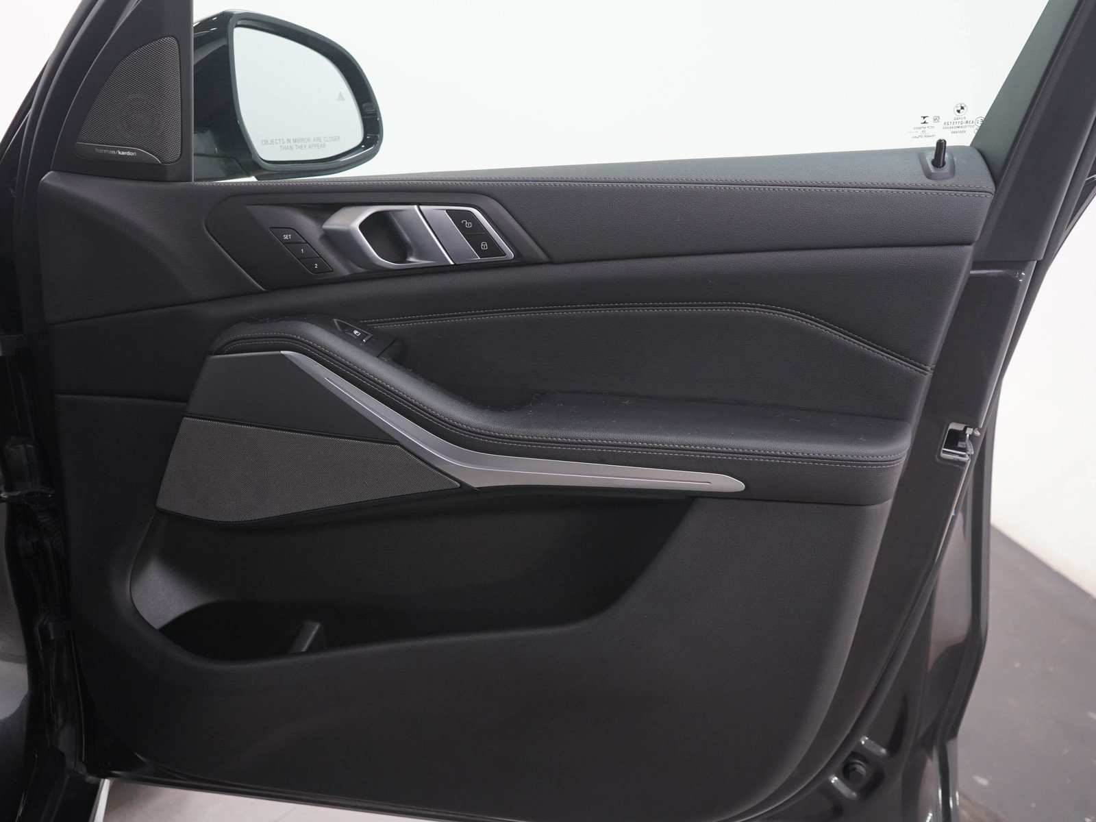 Used 2020 Black BMW xDrive40i image 12