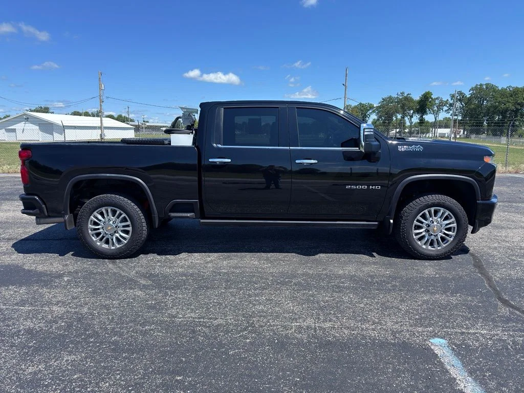 Used 2022 Black Chevrolet High Country image 14