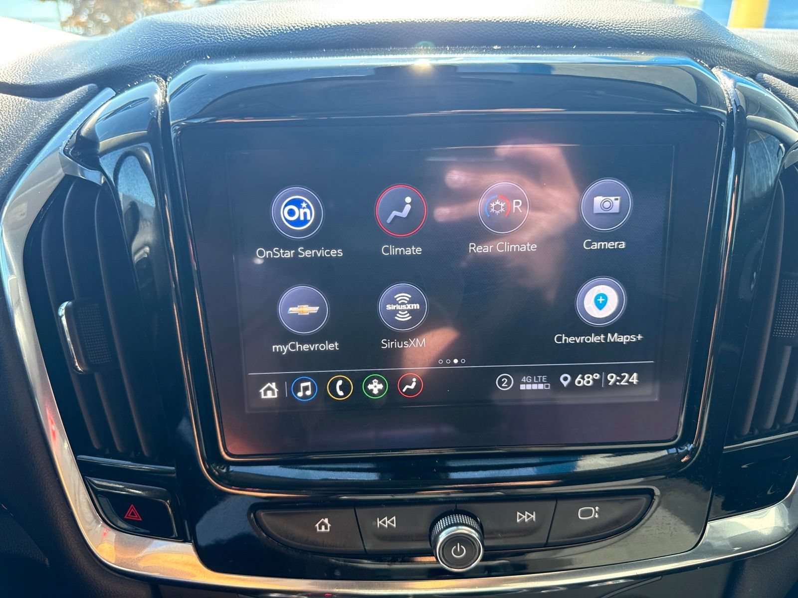 Used 2020 SUMMIT WHITE Chevrolet LT Cloth image 23