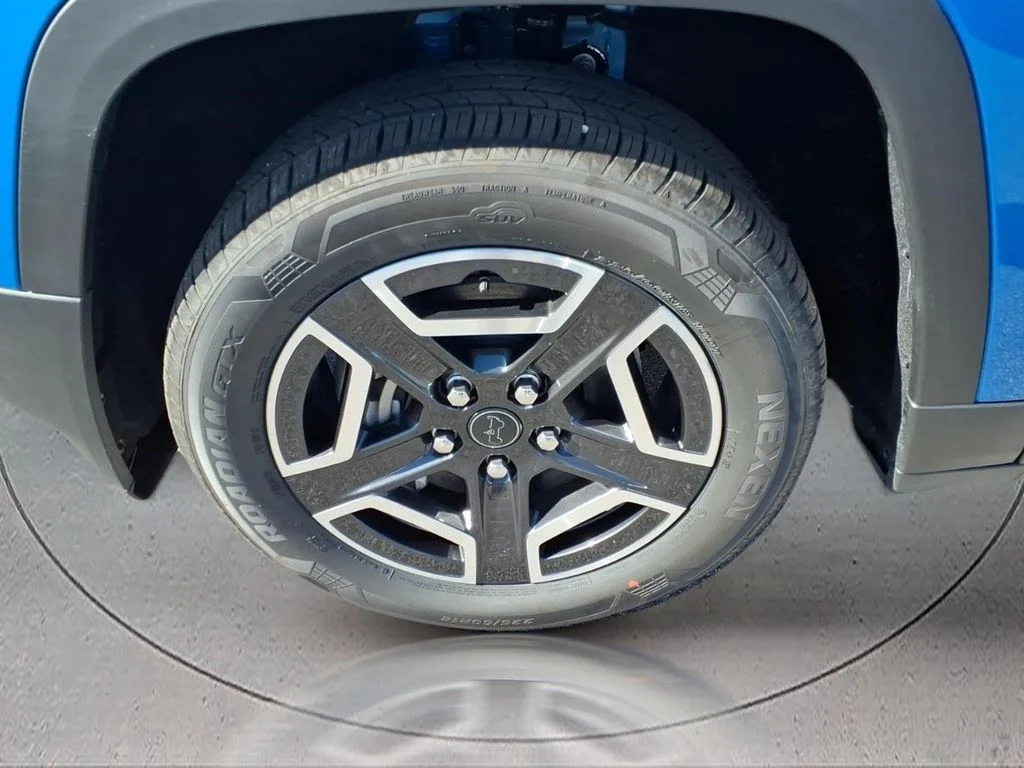 New 2026 Hydro Blue Pearl-Coat Exterior Paint Jeep Laredo image 4