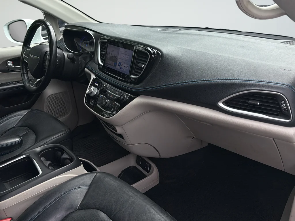 Used 2021 White Chrysler Touring L image 10