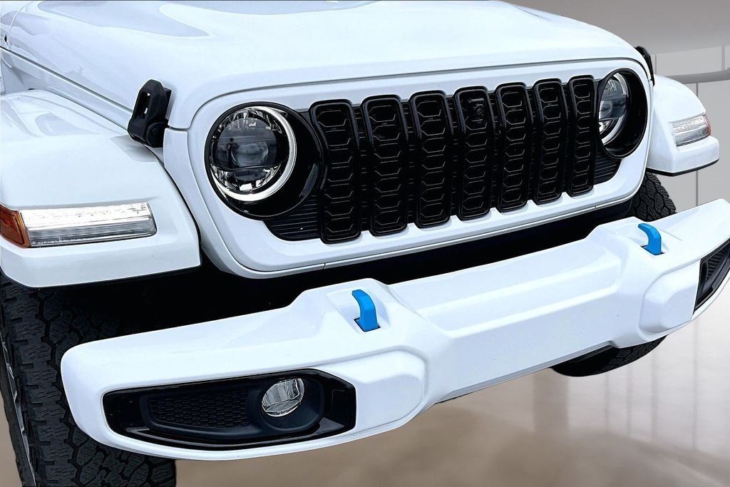 Used 2024 White Jeep High Altitude 4xe image 31