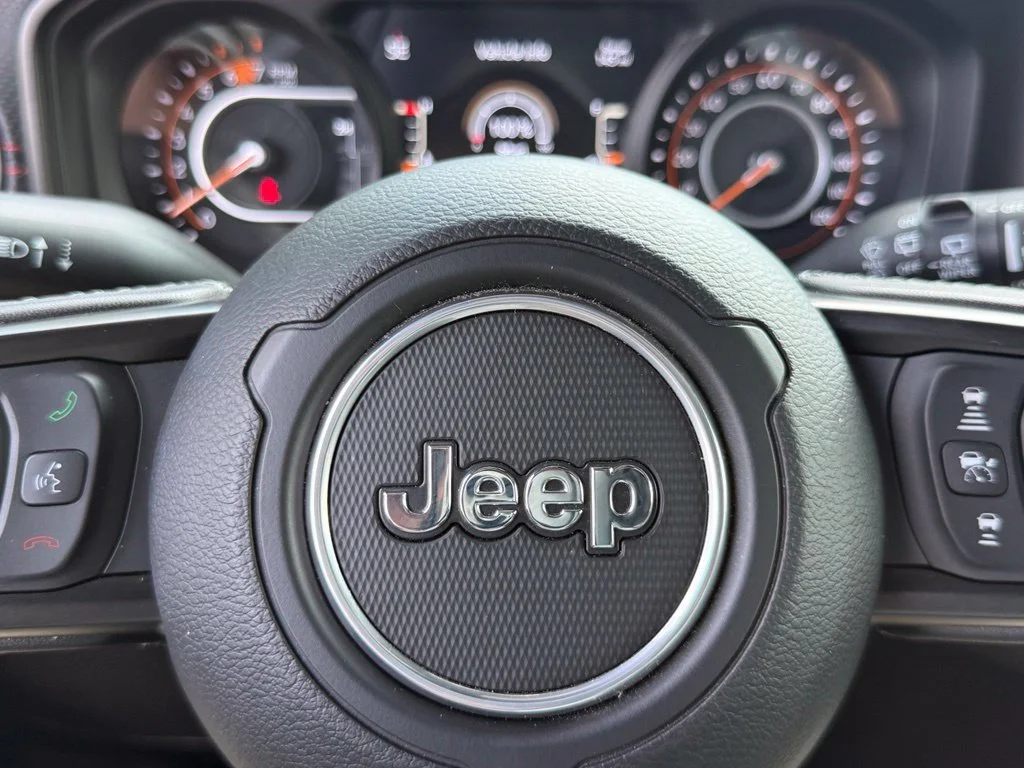 Used 2025 Gray Jeep 4-Door Recon 4x4 image 26