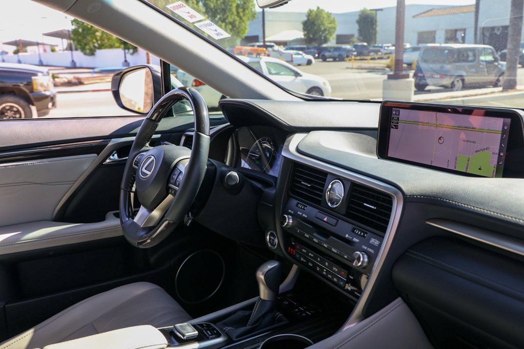 Used 2017 White Lexus 450h image 21