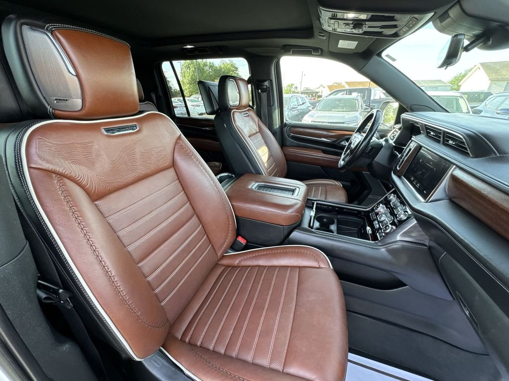 Used 2023 White GMC Denali Ultimate image 26