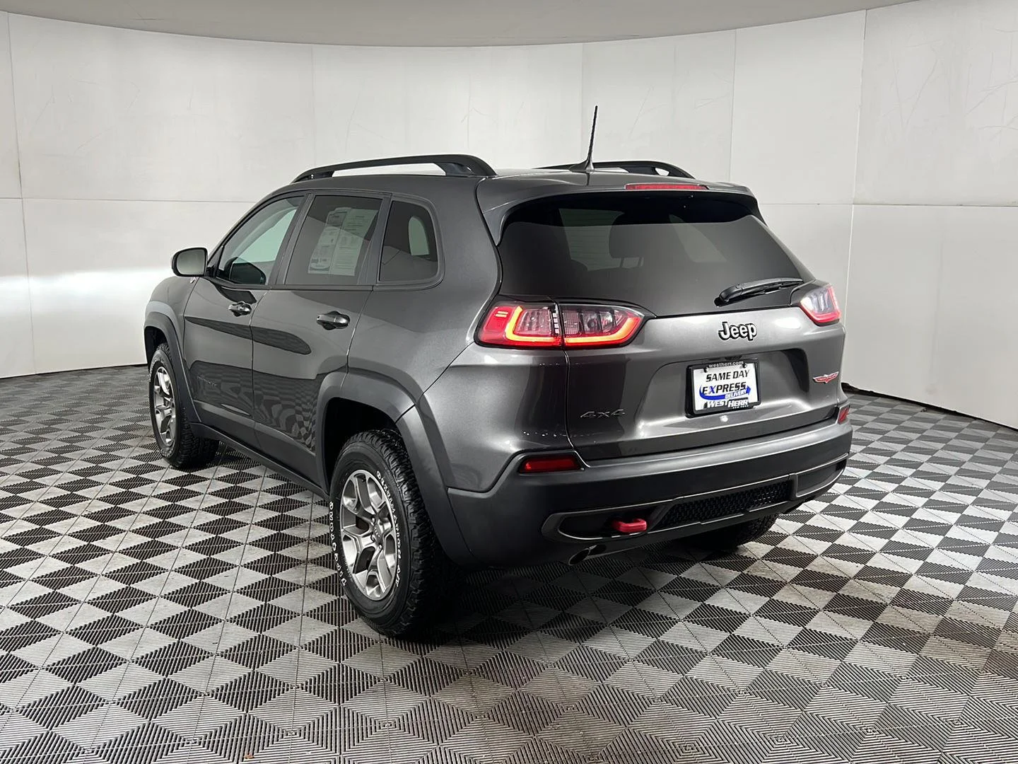 Used 2022 Granite Crystal Metallic Clearcoat Jeep Trailhawk image 29