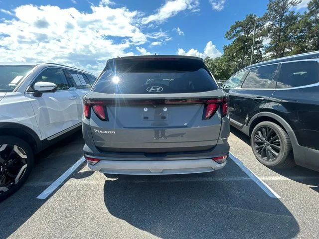 Used 2025 Gray Hyundai SEL image 5