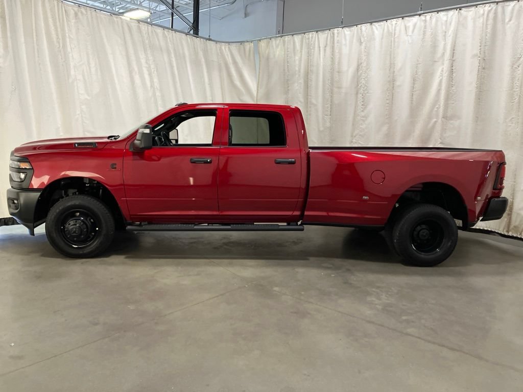 New 2026 Molten Red Pearl-Coat Exterior Paint RAM Tradesman image 22