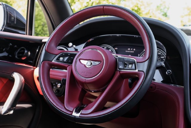 Used 2019 Black Crystal over Cricket Ball Bentley V8 image 21