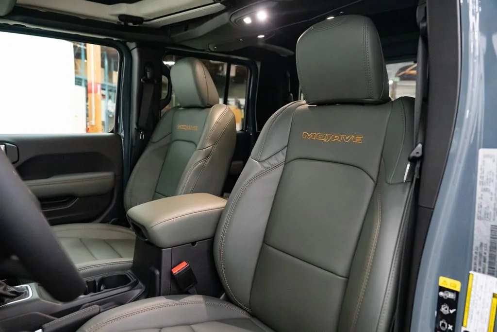 New 2026 Anvil Clear-Coat Exterior Paint Jeep Mojave X image 22