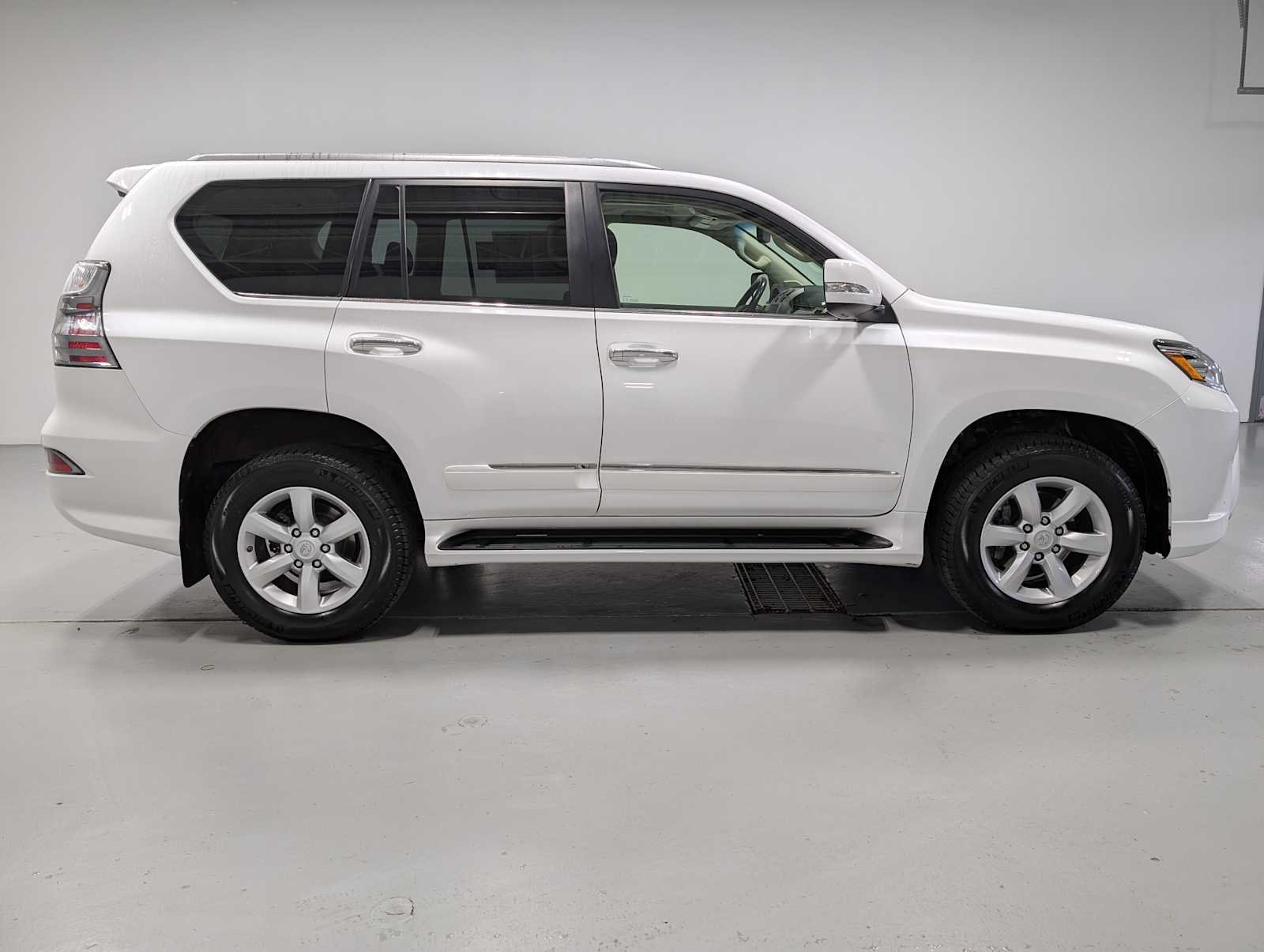 Used 2018 Starfire Pearl Lexus  image 7