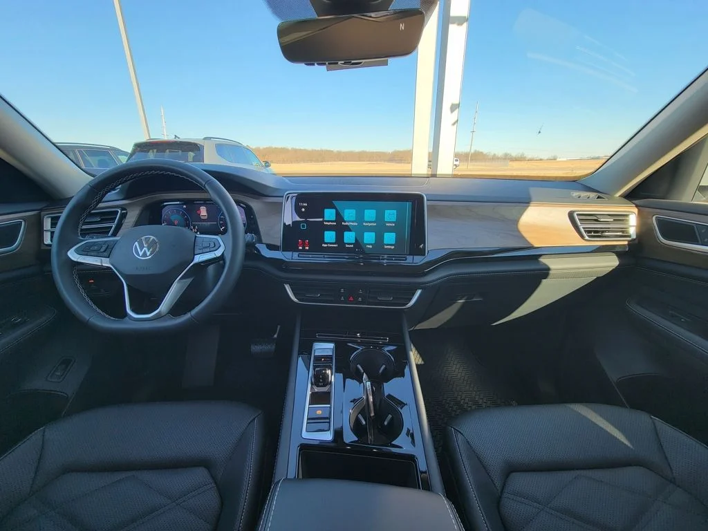 New 2026 White Volkswagen 2.0T SE w/Technology image 34