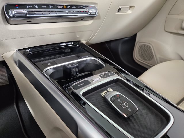 Used 2026 White Mercedes-Benz GLB 250 image 28