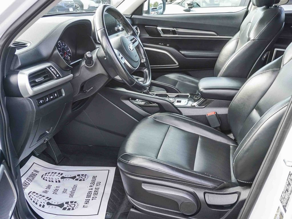 Used 2020 White Kia LX image 17