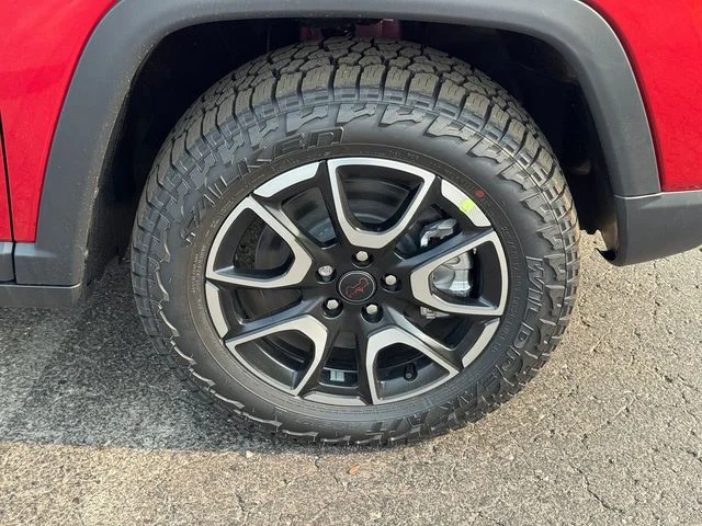 New 2026 Red Hot Pearl-Coat Exterior Paint Jeep Trailhawk image 9