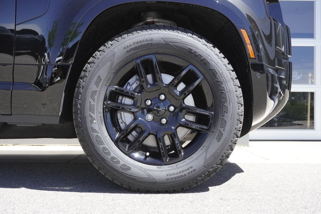 New 2026 Santorini Black Land Rover X-Dynamic SE image 33
