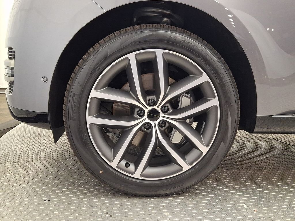 New 2026 Eiger Grey Land Rover SE image 5