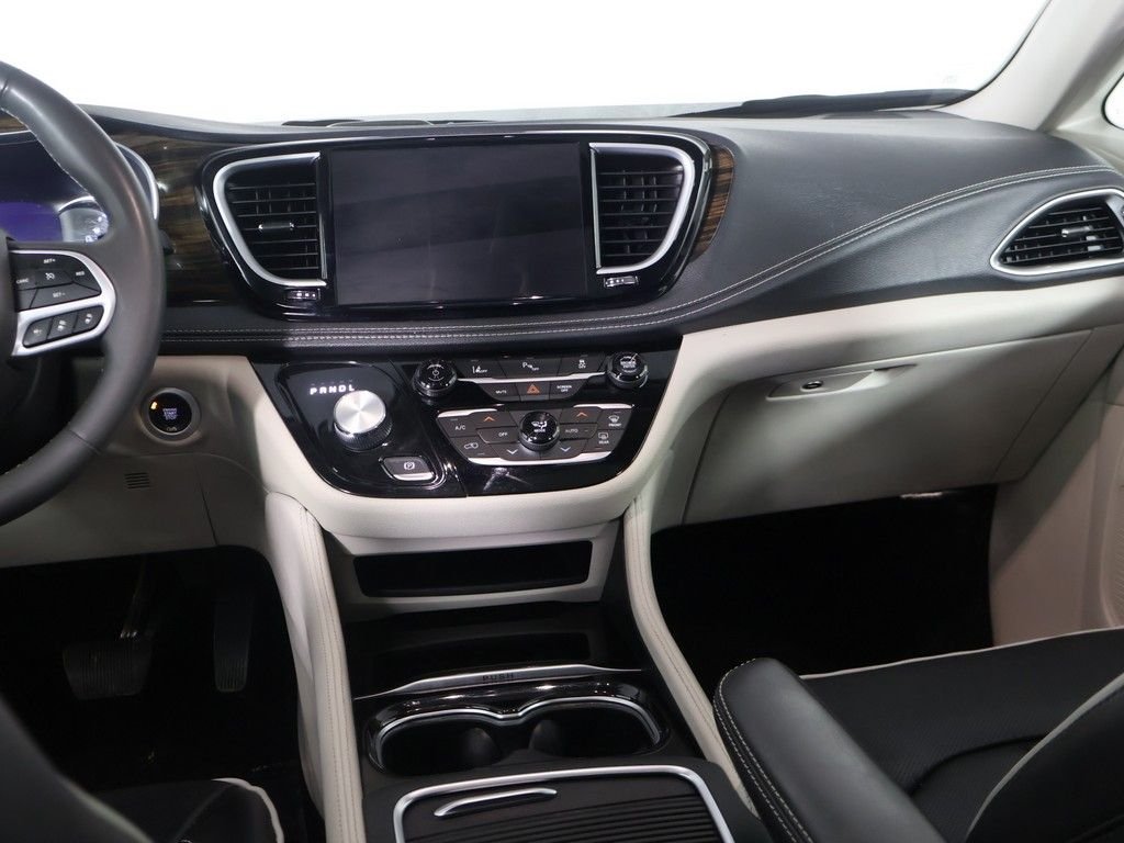 Used 2023 Black Chrysler Limited image 37