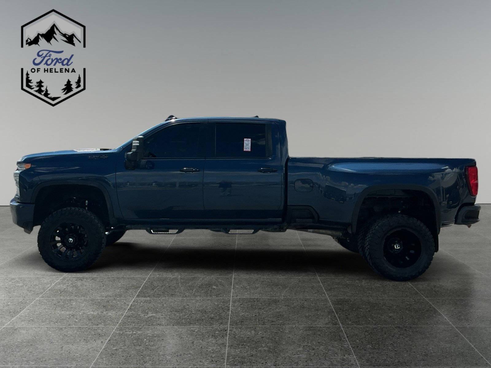 Used 2021 Blue Chevrolet High Country image 2