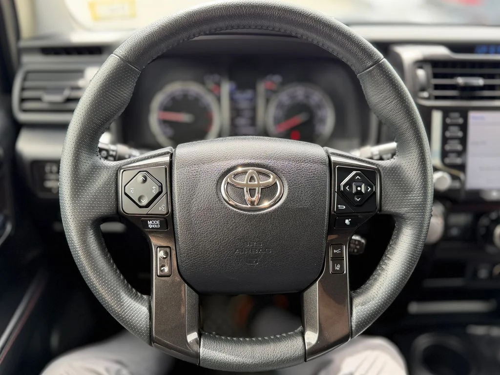 Used 2020 Gray Toyota Venture image 12