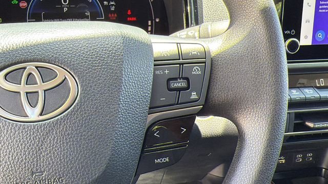 2025 Toyota Camry LE - Photo 23