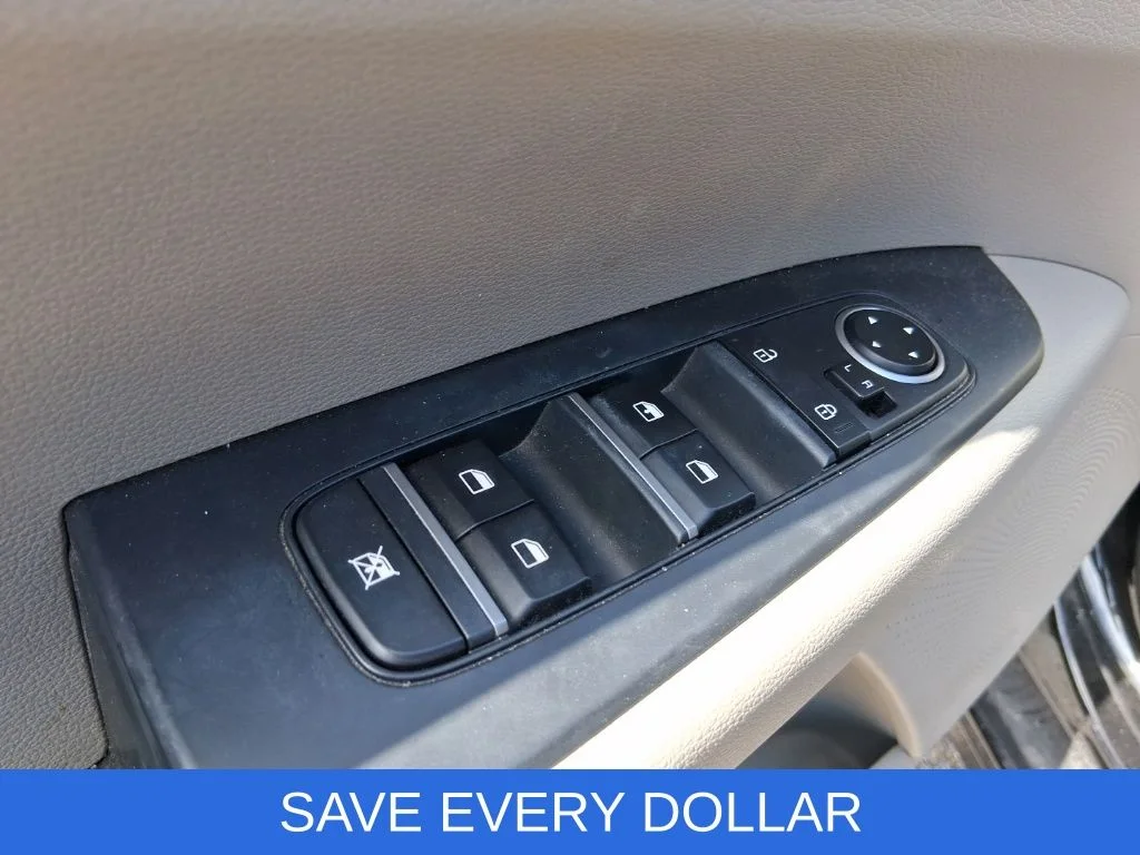 Used 2021 Black Kia LXS image 9