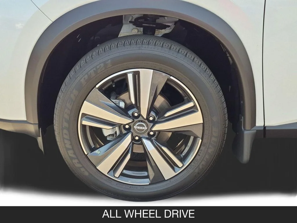 Used 2025 White Nissan SL image 11