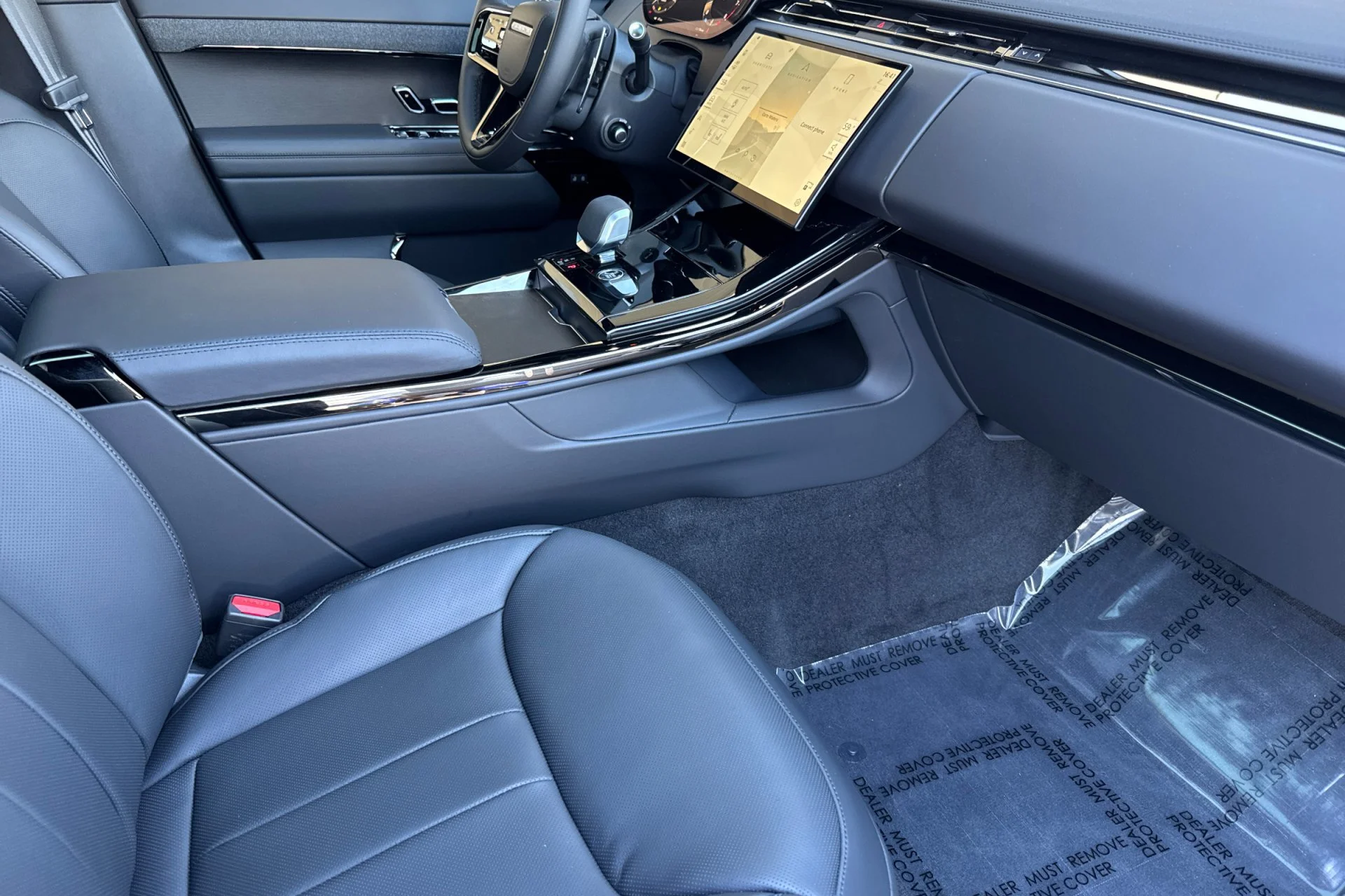 New 2026 Carpathian Grey Land Rover Dynamic SE image 18
